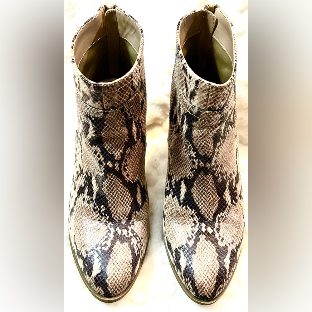 Anne Klein snakeskin chunky block heel ankle booties women’s size 7.5M - Picture 3 of 12